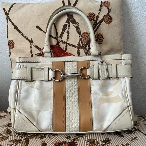 Coach beige off white signature print purse Hampton F13337 leather accents - Picture 1 of 9
